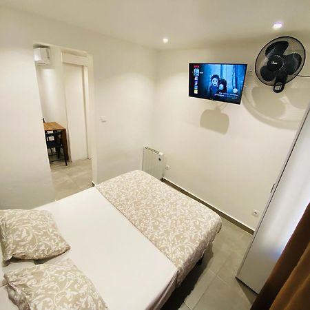 Estudios Hl Frente Al Metro Barcelona-Aeropuerto ロスピタレート・デ・リョブレガート エクステリア 写真